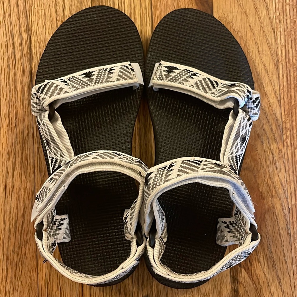Teva size 6